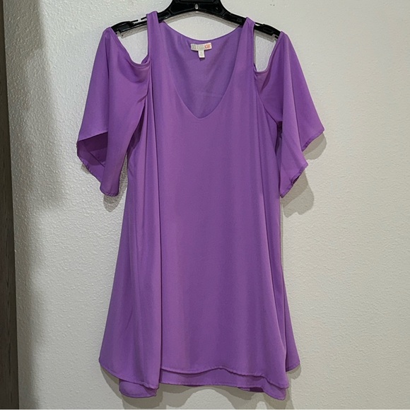 Gianni Bini Cold Shoulder Flowy Bethany Dress - Picture 3 of 8